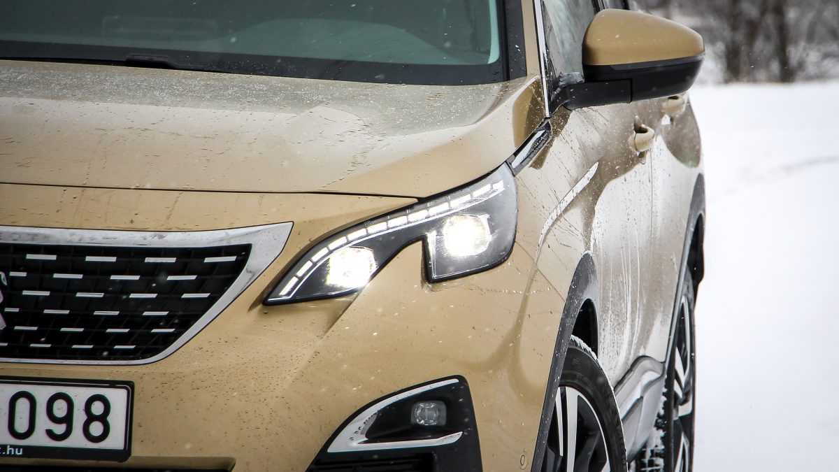 PEUGEOT 3008