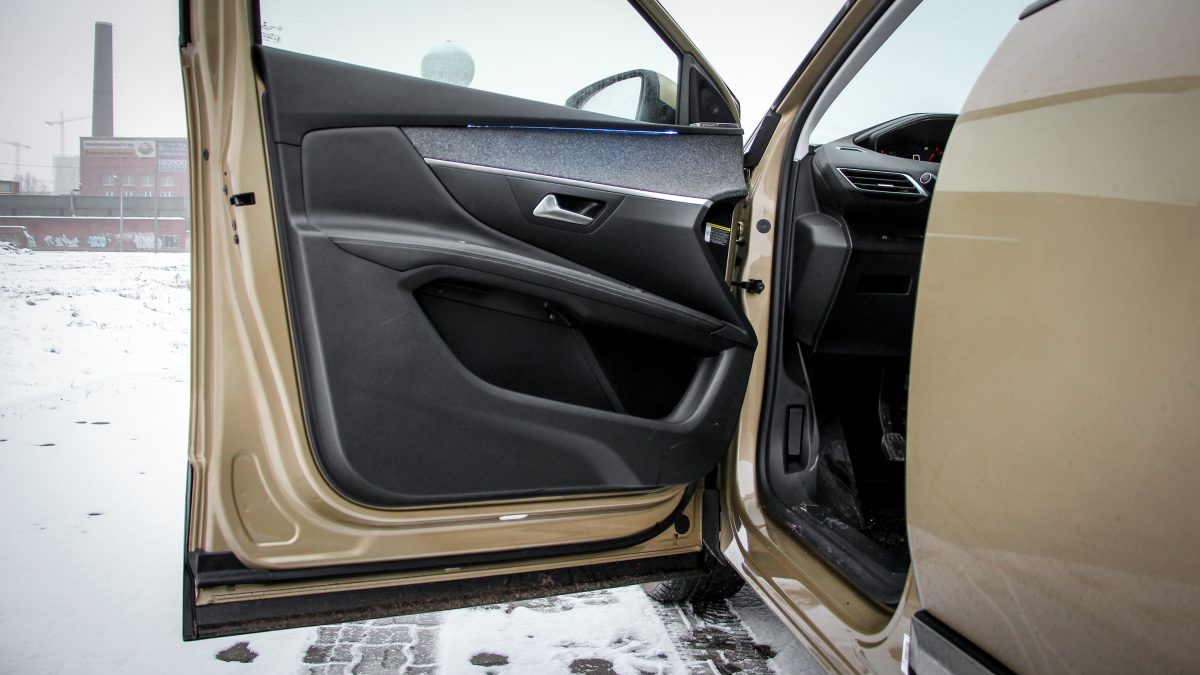 PEUGEOT 3008
