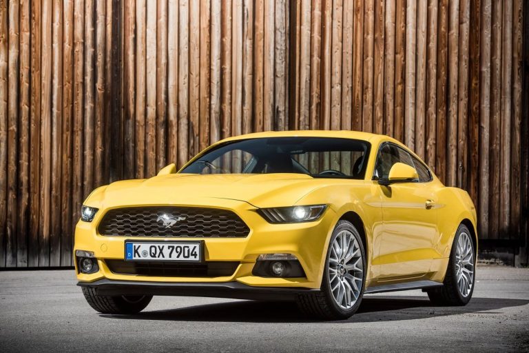 FORD MUSTANG