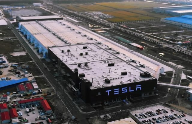 Beindult a gyártás a Tesla kínai üzemében