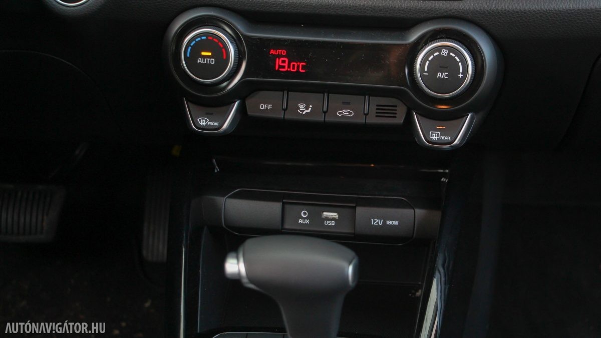 KIA STONIC