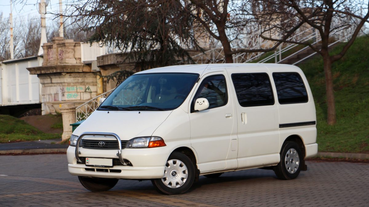 TOYOTA HI-ACE