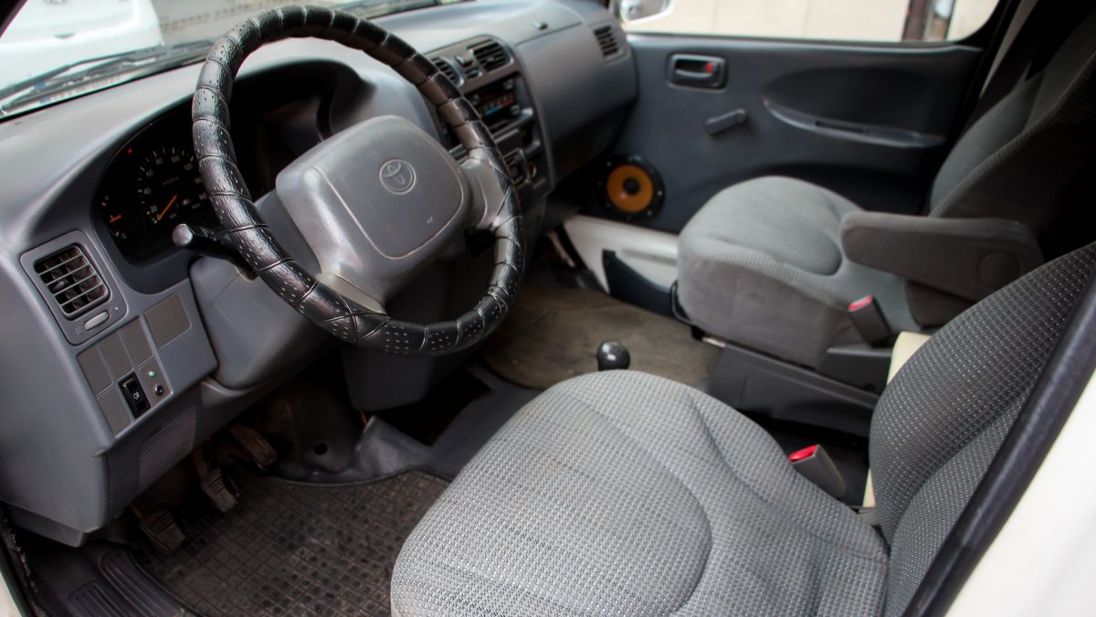 TOYOTA HI-ACE
