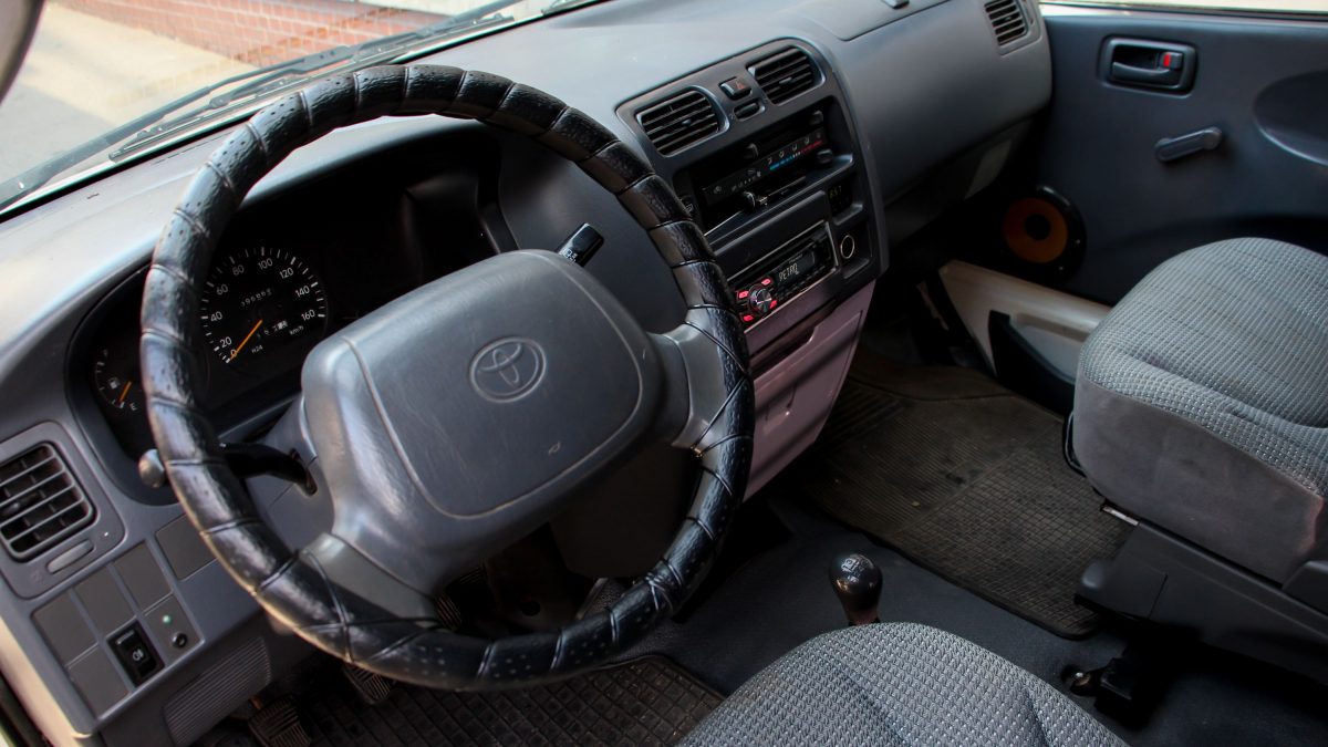 TOYOTA HI-ACE