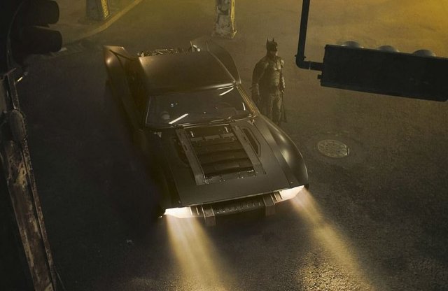 Izomautóra vált az új Batman