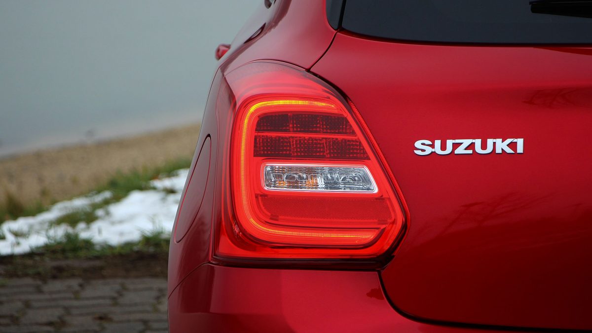 SUZUKI SWIFT