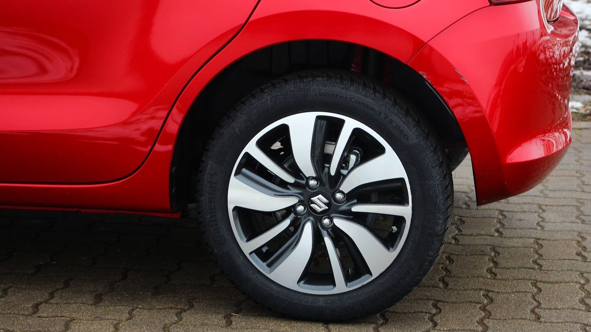 SUZUKI SWIFT