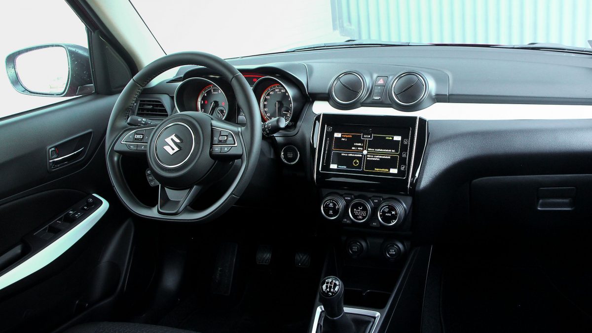 SUZUKI SWIFT