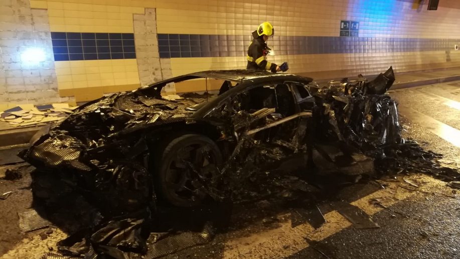 LAMBORGHINI AVENTADOR