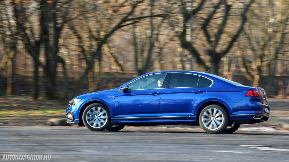 VOLKSWAGEN PASSAT