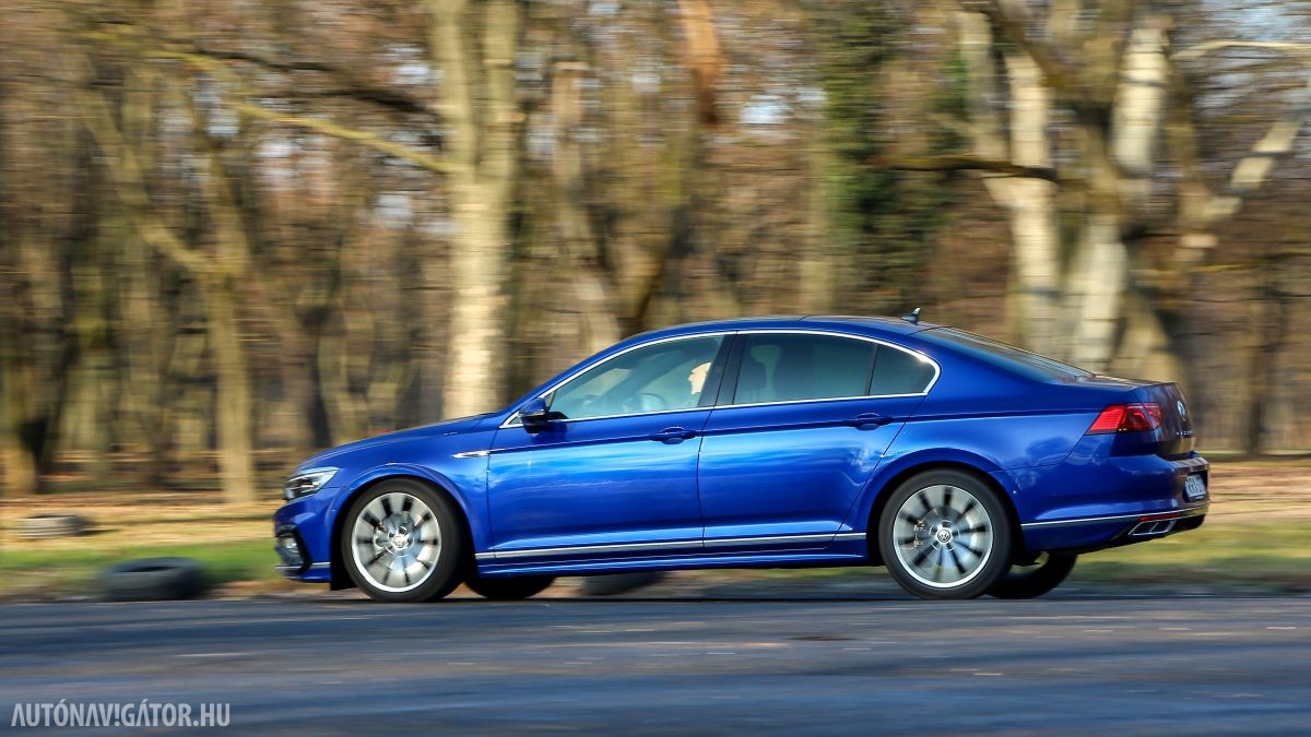 VOLKSWAGEN PASSAT