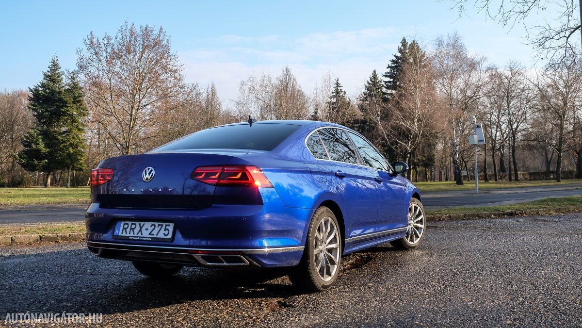 VOLKSWAGEN PASSAT