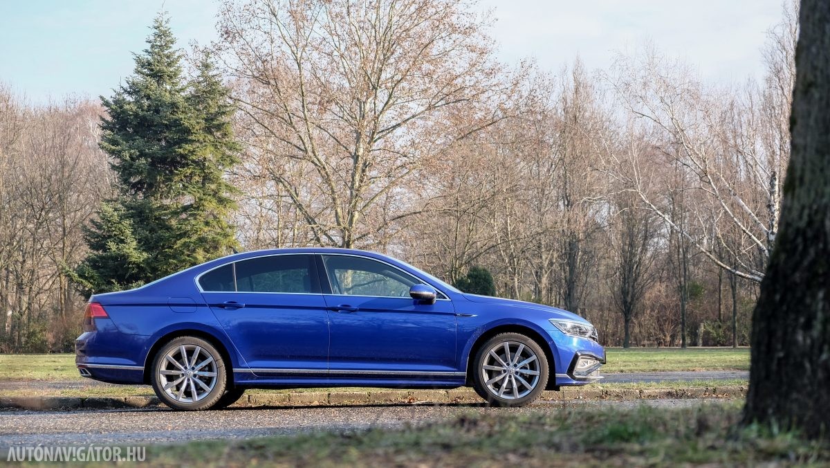 VOLKSWAGEN PASSAT