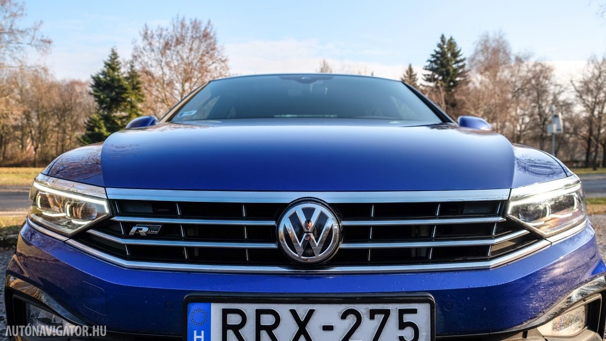 VOLKSWAGEN PASSAT