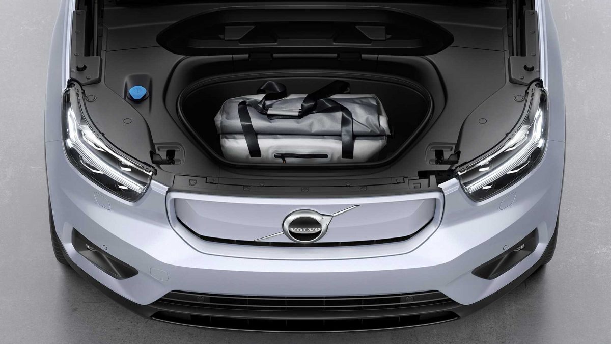 VOLVO XC40