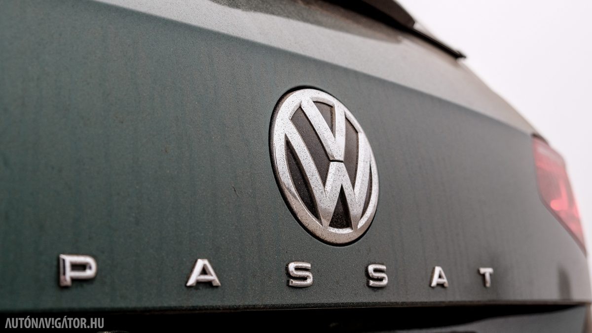 VOLKSWAGEN PASSAT