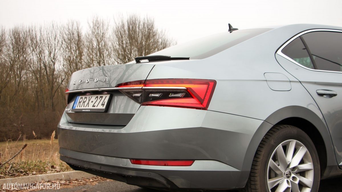 SKODA SUPERB