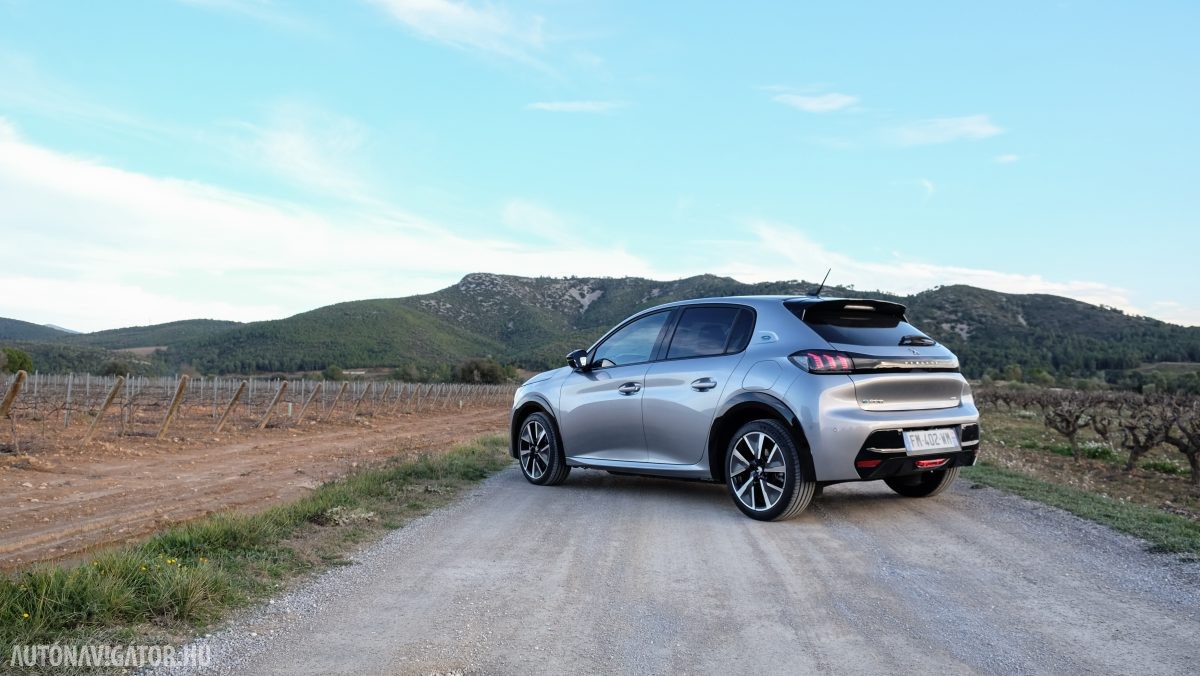 PEUGEOT 208
