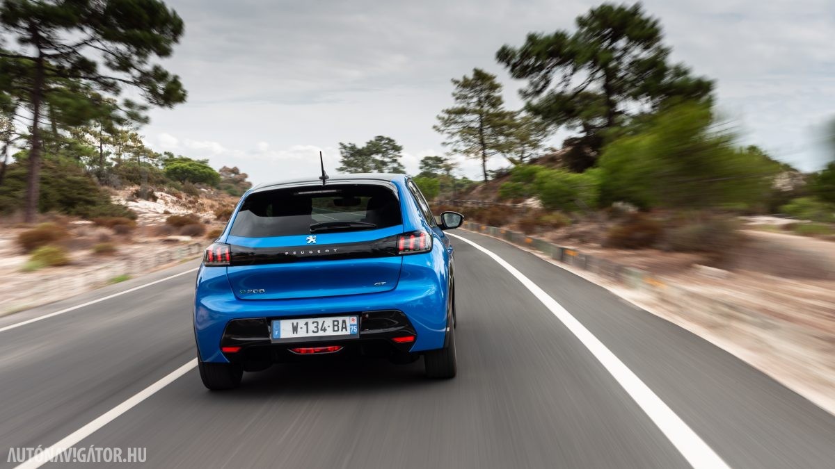 PEUGEOT 208