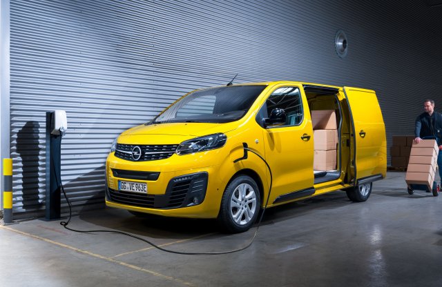 Árammal is tankolhatjuk az Opel Vivarót
