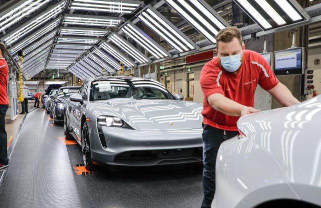 Mától újra üzemelnek a Porsche gyárai is