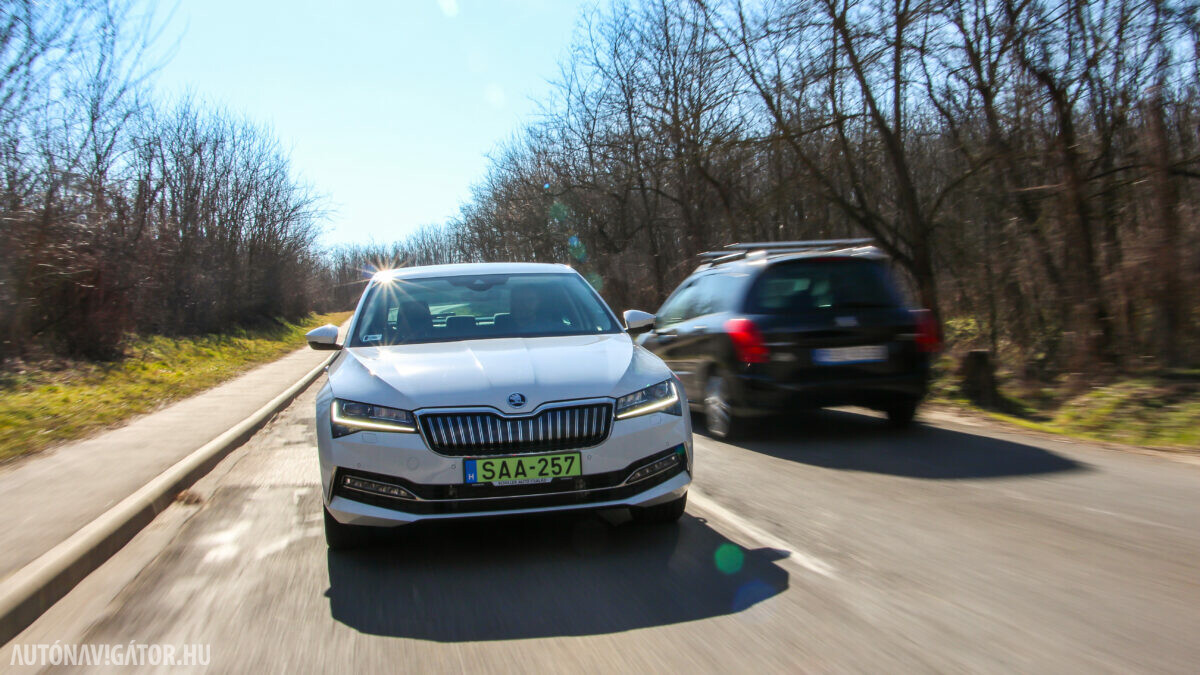 SKODA SUPERB
