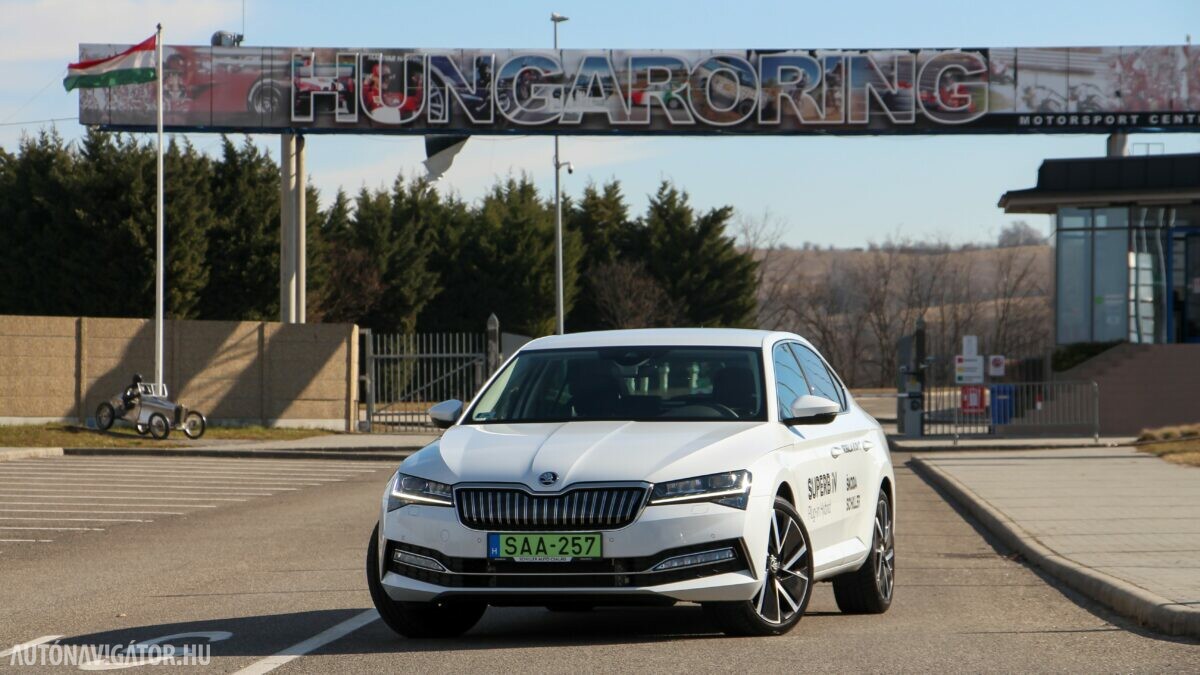 SKODA SUPERB