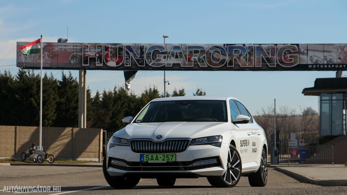 SKODA SUPERB