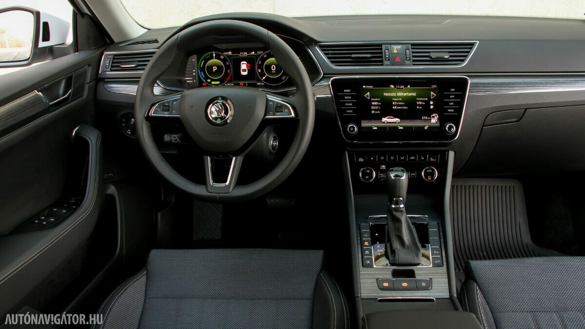 SKODA SUPERB