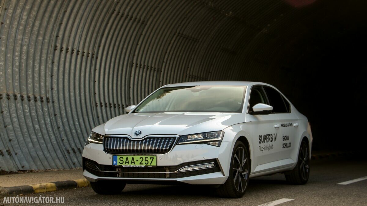 SKODA SUPERB