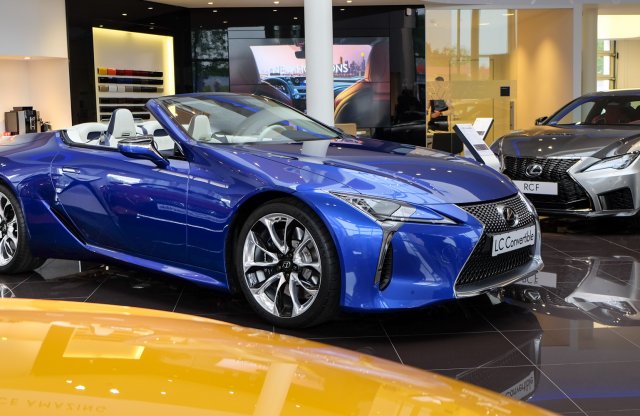 Nyit a nyárra - Hazánkban a csodás Lexus LC kabrió!