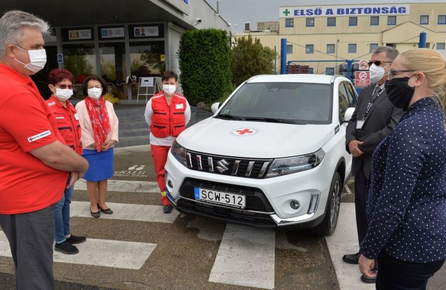 Vitarát ad a Suzuki a Magyar Vöröskeresztnek