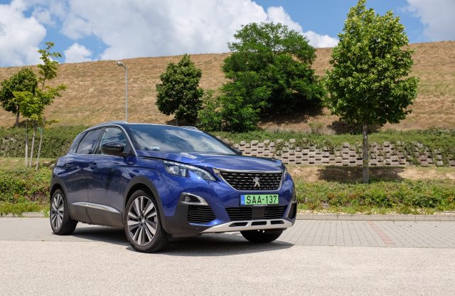 Neked nem lesz jó, ha beindul - Peugeot 3008 Hybrid4