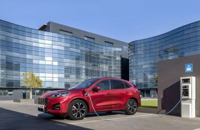 Csökkent eladások mellett is első helyen a Ford a kishaszonoknál
