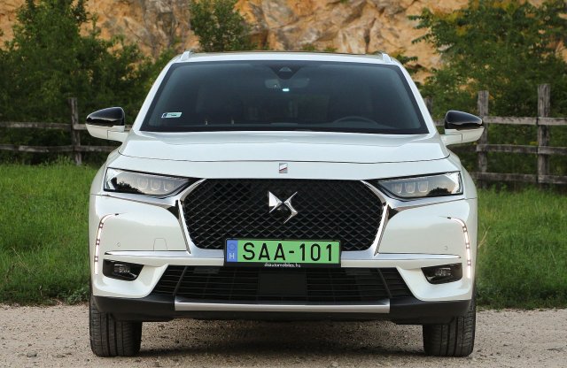 Színház az egész világ - DS 7 Crossback E-Tense teszt