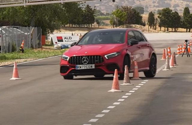 Bóját döntött a jávorszarvas-teszten a Mercedes-AMG 45 S is