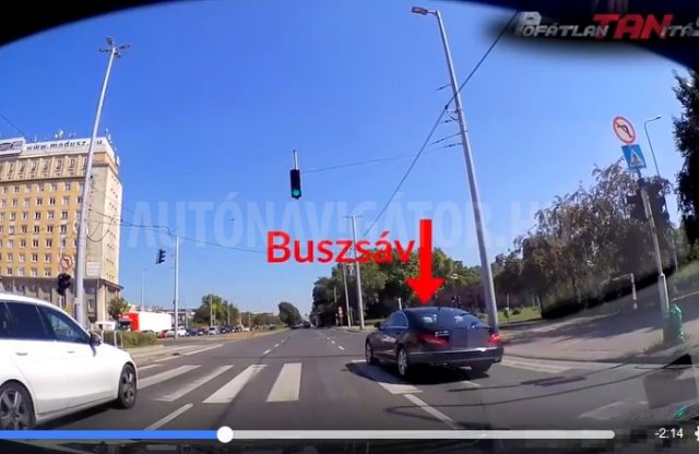 Buszsáv, záróvonal, kötelező haladási irány - Pofátlan(tan)ítás