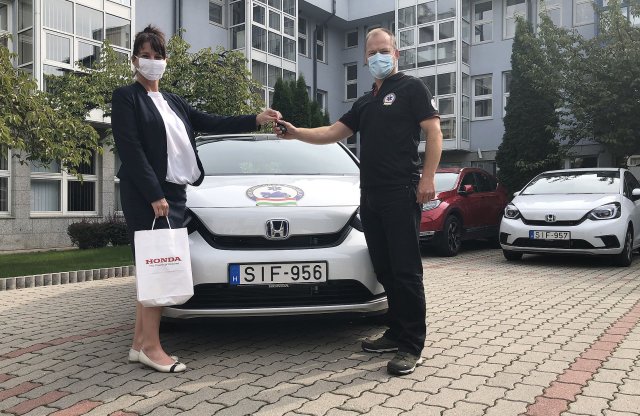 Hibrid Jazzt kapott a Magyar Mentőmotor Alapítvány a Hondától