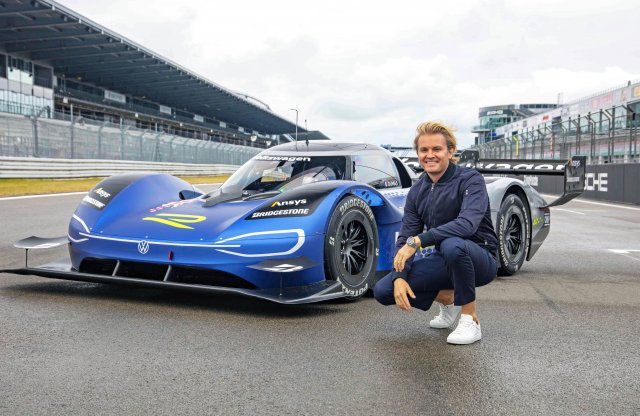 Még Nico Rosberg is óvatos a Volkswagen hiperautójával