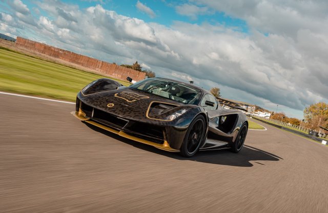 Zajlik a Goodwood SpeedWeek, élőben a legjobb hiper-szuper autók