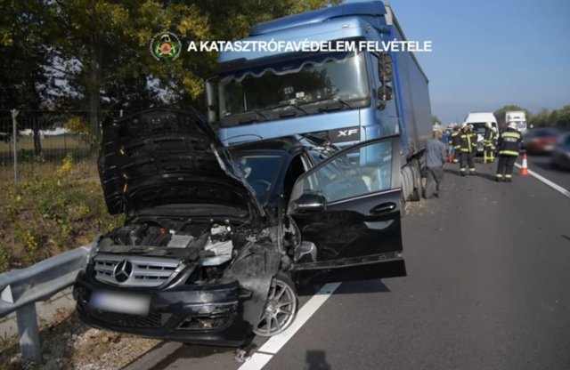 Nyolc autó és egy kamion ment össze az M2-esen
