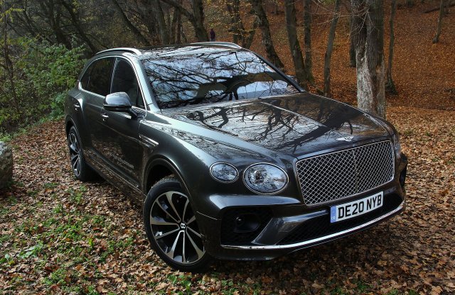 Nem csak focistáknak - Bentley Bentayga V8 First Edition teszt