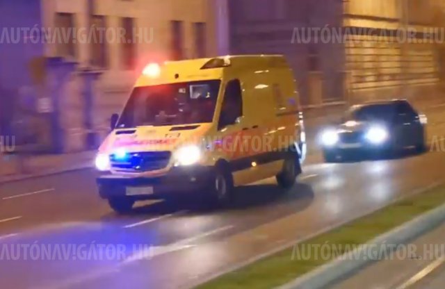 Vajon követhetem-e a mentőautót, ha a gyerekemet viszi?