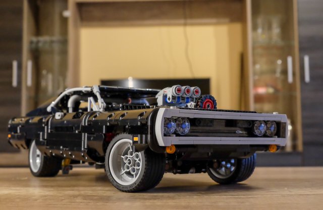 Pont befér a  fa alá - LEGO Dom's Dodge Charger