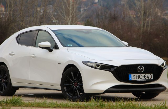Ünnepi menü - 100. évfordulós Mazda3 Skyactiv-X180 teszt