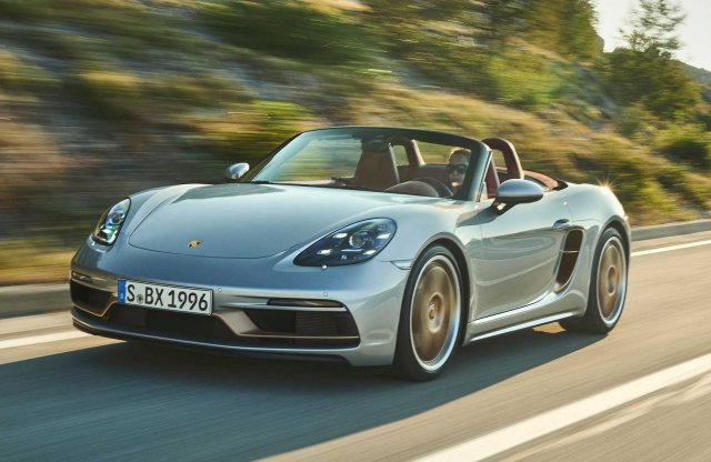 Vörös bőr és vászontető. 25 éves a Boxster, itt az ünnepi modell