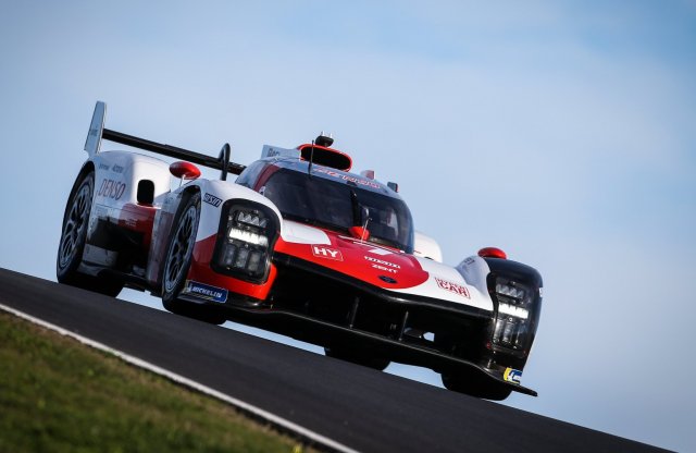 680 lóerős hibrid Toyota érkezett