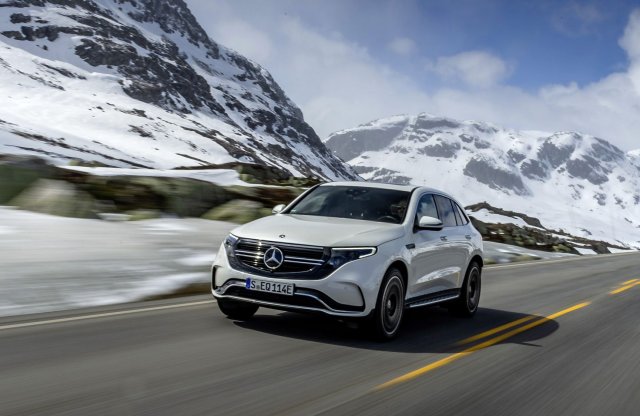 Sportos köntöst kap a Mercedes-Benz EQC