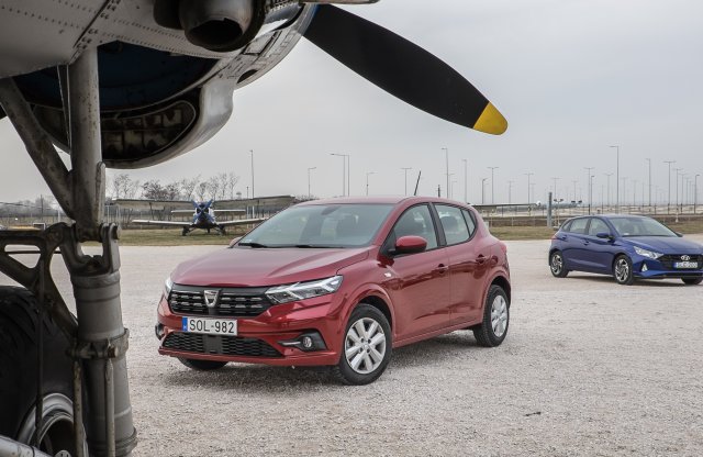 Turbós Dacia, vagy vagány Hyundai  - melyik a jobb kisautó?