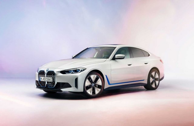 Izmos négyajtósként debütált a BMW legújabb elektromos autója